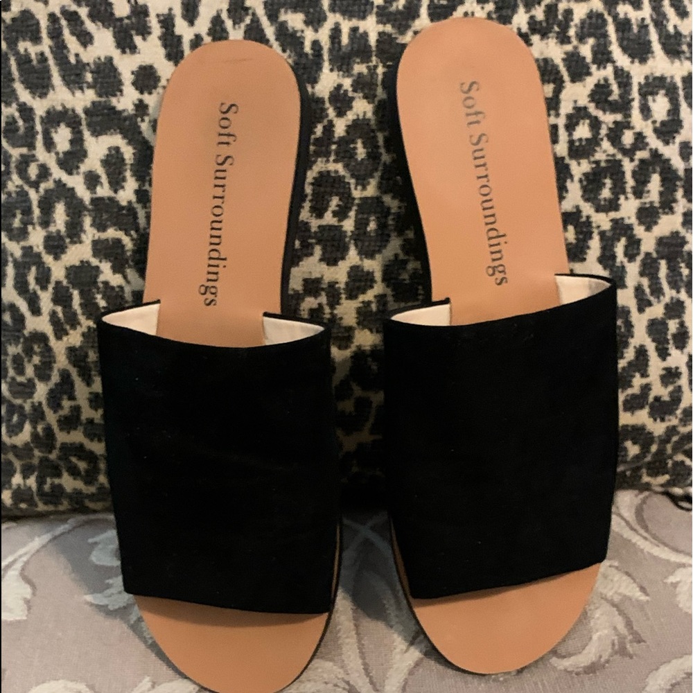 Soft Surroundings Ladies size 6.5 Black slides- EUC